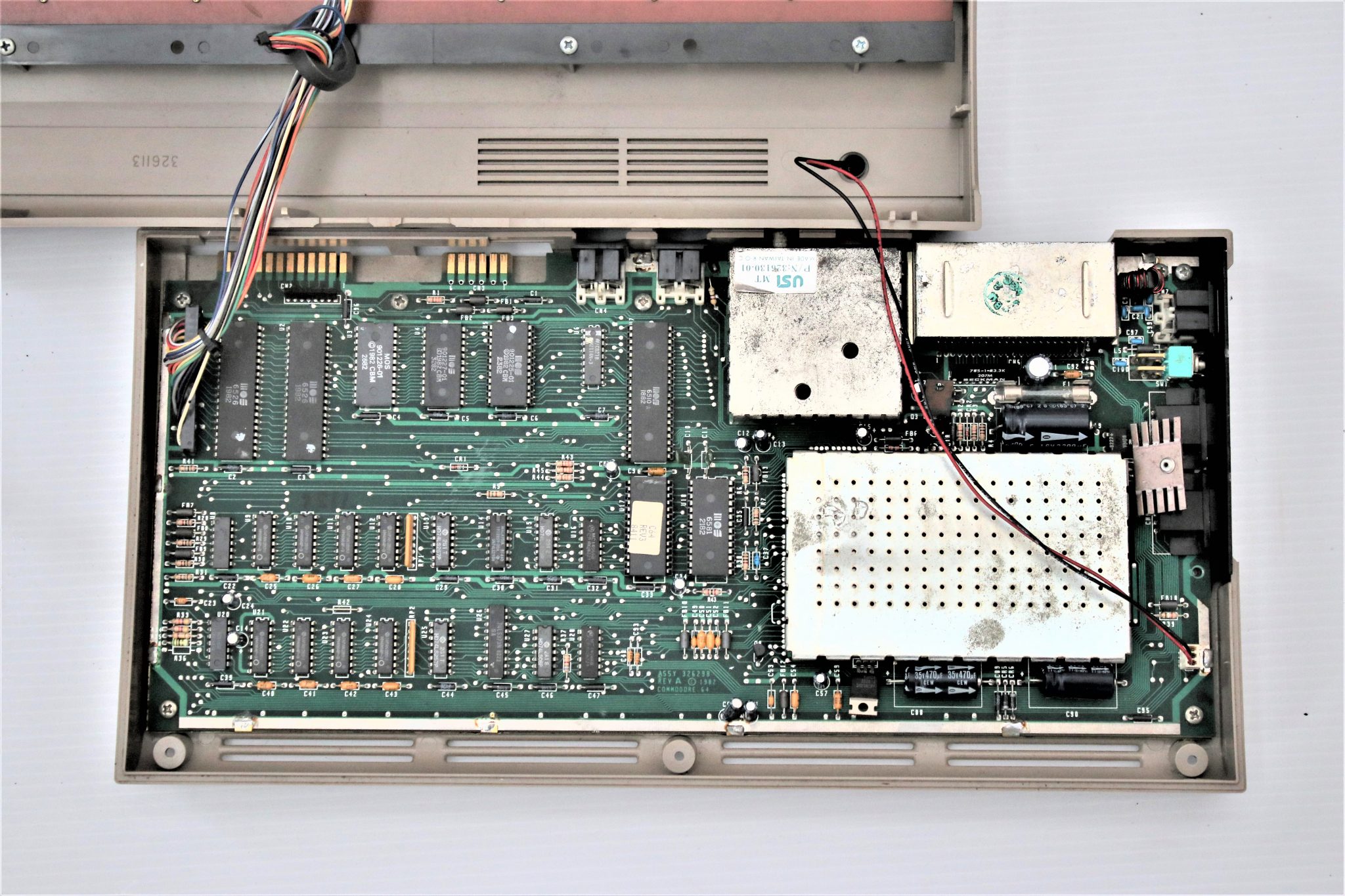 Commodore 64 Silver Label model